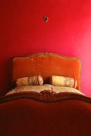 Red And Colourful Thursday Rote Schlafzimmerideen Rotes Zimmer Roten Wande