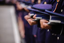In scurt timp, vei observa ca nu mai dai acelasi randament la munca, performantele echipei au scazut si ca acumulezi frustrari in tine. Hartuirea Sexuala Din Politie Comisarul Care Si Folosea Functia Pentru A Obtine Favoruri De La O Tanara Agent Mobile