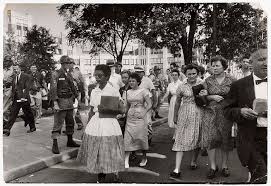 Résultat de recherche d'images pour "elizabeth eckford"