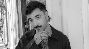 Conductor de TV destapa que tuvo romance con influencer trans: “La sociedad  no está lista para eso"