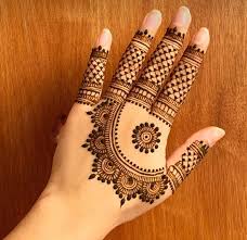 Pakistani and indian girls love these henna mehndi designs free images. Unique Back Hand Mehndi Designs For The Bridesmaids Wedmegood