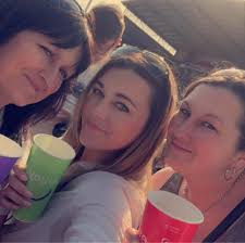 My sister, hubby and two young children are visiting this month and would  like to go to a pub that has a pool table. Ideally, they would like a meal  there as