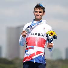 Gb's alex yee takes triathlon silver, with jonny brownlee fifth. 3522ychkqhodhm