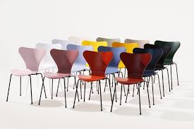 The series 7™ designed by arne jacobsen is by far the most sold chair in the history of fritz hansen and perhaps also in furniture history. 16 Neue Farben Fur Fritz Hansen Klassiker Gartner Internationale Mobel