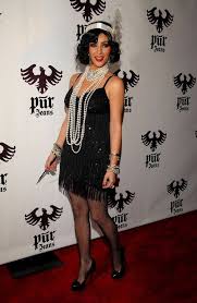 Celebrity In Pearls Kim Kardashian Was A Pearl Wearing Flapper For Halloween Pearls Only Uk Celebrity Costumes Gatsby Party Outfit Hollywood Theme Party Outfit