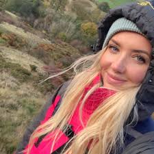 Hi 👋 can anyone give me a circular walk up Mam tor along the ridge and  back to castleton please … for 3 women likely to get lost 🤣🤣🤣 Sandra  Pierpoint Carol Long