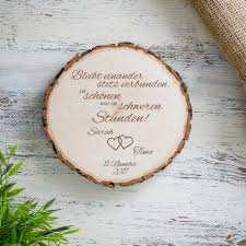 Weitere ideen zu sprüche hochzeit, sprüche, glückwünsche hochzeit. Baumscheibe Mit Gravur Zur Hochzeit Mit Spruch Bleibt Einander Baumscheiben Deko