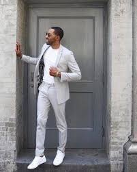 Une saison où on a alterné la fausse fourrure, les couleurs voyantes, les écussons à la grandeur de nos vêtements et les volumes intrépides… bref, une année comme je. Tendances Mode Automne Hiver 2017 2018 Mode Hommes Modehommetendance Mode Homme Ete Tendance Mode Homme Styles De Mode Pour Hommes