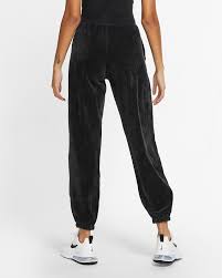 Découvrez la gamme pantalons et pantacourt femme sélectionnée pour vous par intersport, acteur majeur de la distribution d'articles de sport. Pantalon En Velours Nike Sportswear Pour Femme Nike Fr