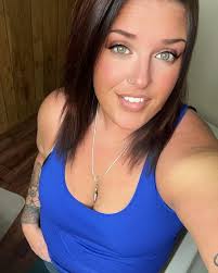 These tiktok pants got me in a chokehold … 😳😳