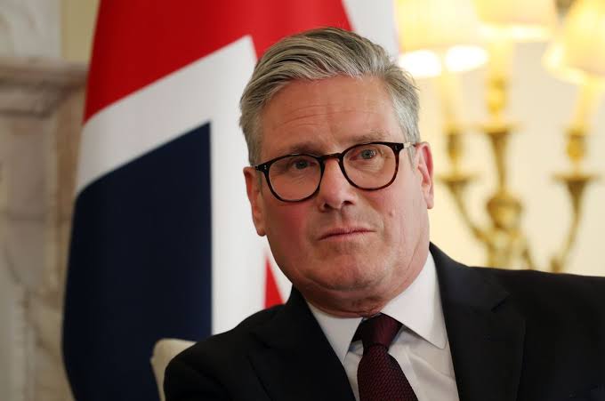 Starmer Vows To Tighten UK Immigration Rules to Counter Farage's Rise - Bloomberg
