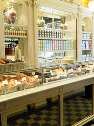 Beautiful Pastry Display I Like The Flat Case With The Easily Removed Baskets Brunch In Paris Pastry Display Cofee Shop