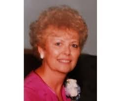 Cecelia Hinds's Instagram, Twitter & Facebook