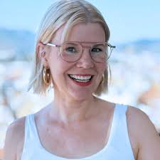 👏👏 Veronica Lassenius and all the Pikkukala team has done a terrific job  adapting the classic book "Who will comfort Toffle" by Tove Jansson into an  animated short film.