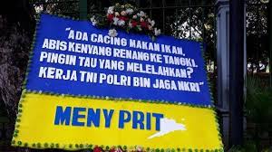 Pantun terima kasih ialah salah satu cara untuk dapat mengungkapkannya baik kepada orang tua, teman, guru ataupun pasangan. Berita Foto Karangan Bunga Berisi Pantun Ucapan Terima Kasih Untuk Tni Dan Polri Hiasi Monas Tribunnews Com Mobile