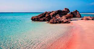 Su arena blanca y agua cristalina poco profunda la convierten en una de las más tranquilas, ideal para familias con niños. Las Playas Mas Bonitas De Grecia Viajes Pachon