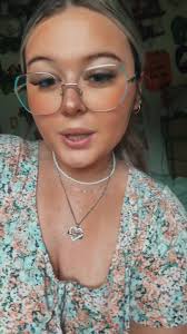 don't look at my tan it's coming off !