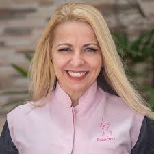 Elaine Pedroza's Instagram, Twitter & Facebook