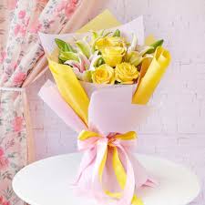Flower bouquet natural elegance to celebrate any occasion! Online Flower Delivery Send Flowers India Order Flowers 395 Igp Flowers