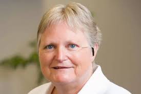 Atteinte de la maladie Parkinson, elle invente un appareil non invasif et  innovant pour réduire les tremblements