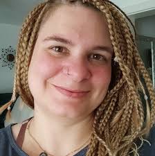 Das erinnert mich an einen Witz: Ein Kerl kommt in eine Bar, geht zum  Barkeeper hin und sagt: "Pass auf, ich hab ne Wette für dich! Ich wette mir  dir um 300