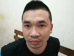 Văn kính dương và ngọc miu nắm tay nhau tại tòa phúc thẩm ảnh: Hanh Trinh Tá»« Hotgirl Ná»•i Tiáº¿ng Lang Giáº£i Tri Thanh Ba Trum Ma Tuy Cá»§a Ngá»c Miu
