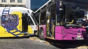 Kazada beş kişi hayatını kaybetmiş, 25 kişi de yaralanmıştı. Son Dakika Istanbul Da Feci Kaza Tramvay Otobuse Carpti Afet Ve Kaza Haberleri