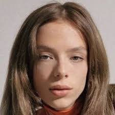 Ella Snyder's Instagram, Twitter & Facebook