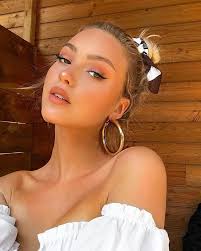 Ella Porter (ellaraeporter)