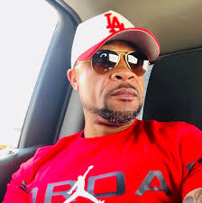 Zoom into the bushes & say the quote.