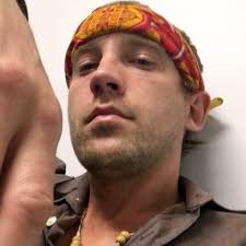 Can I use a varnish over my final coat of liquin?