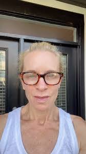 Elizabeth Showers's Instagram, Twitter & Facebook