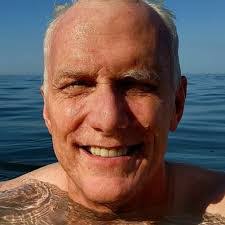 Robin Parmelee's Instagram, Twitter & Facebook