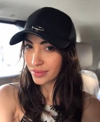 Behind every girl's selfie there is approximately 20 nearly identical  photos that just didn't make the cut🤦🏻‍♀️😋