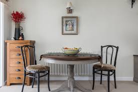 This is a fun diy project i completed last fall season, and i wanted to put together a full post with tips on how to use chalk paint and my diy chalk paint table experience in the hopes that it would help others who wanted to give their dining table a chalk paint makeover. 7 Ways To Paint Your Dining Table Houzz Uk
