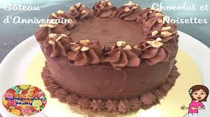 Dans un grand saladier, fouettez le sucre avec les œufs, jusqu'à ce que le mélange blanchisse. Gateau D Anniversaire Chocolat Et Noisettes Patissez Avec Mary Youtube