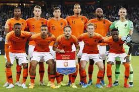 Magasin en ligne spécialiste du football et des produits officiels des clubs de foot. Pays Bas Les Oranje Enfin Murs Football Maxifoot