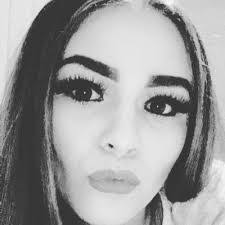 Chantelle Wallace's Instagram, Twitter & Facebook