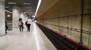 Metrorex a mai anunțat că se va deschide o anchetă cu privire la cauzele care au condus la acest incident și că persoanele vinovate vor fi sancționate în conformitate. Bucharest Metro With A Idiot Mechanic In Line 4 On 1 Mai Station Mecanic Comunist Pe M4 La 1 Mai Youtube