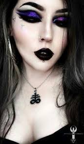 Pin de Caitlyn Carr en Makeup en 2025