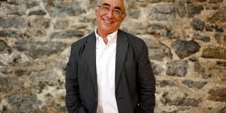 Asıl adı ali haydar şen olan usta oyuncu, 26 aralık 1941 tarihinde adana'da dünyaya gelmiştir. Sener Sen Kimdir Sener Sen Neden Hastaneye Kaldirildi Iste Sener Sen In Saglik Durumu