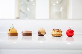 The Luxury Parisian Bakery By Cedric Grolet In 2020 Pastry Patisserie Fruit Pastries