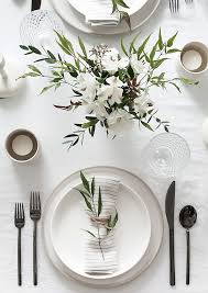 5 Tips To Set A Simple And Modern Tablescape Homey Oh My Wedding Table Settings Modern Tablescape Minimal Table Setting