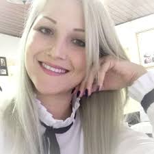 Escondida por Deus • Não existe fila para encontar Jesus, não existe...