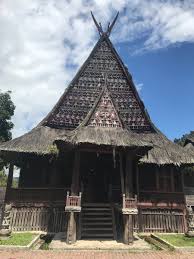 Ruangan atau jabu dipisahkan dengan batas imajiner yang fungsi dan peruntukannya diatur dalam adat, dengan pembagian sebagai berikut 7300 Koleksi Gambar Rumah Adat Mandailing Terbaik Gambar Rumah