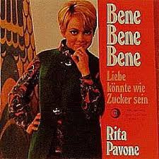 These performers write their own material, accompany themselves on guitar or keyboards, usually perform solo or with limited and understated accompaniment, and are known as much for their songwriting skills as for their performance abilities. Titelliste Ndr De Ndr Plus Programm