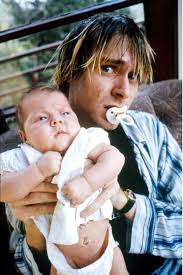 Kurt Cobain Daughter Vintage Everyday Old Photos Of Kurt Cobain With His Baby Daughter Kurt Cobain Nirvana Kurt Cobain Frances Bean Cobain
