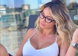 Un dettaglio, però, ha indispettito i seguaci. Diletta Leotta La Passeggiata Col Lato B Che Esplode Negli Shotrs Foto