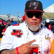 It's a family affair! ⚓ U.S. Navy Master Chief Intelligence Specialist  Heather Hames, assigned to Carrier Strike Group 15, and Master Chief  Intelligence Specialist Jeffrey Hames, assigned to Naval Special Warfare  Mission