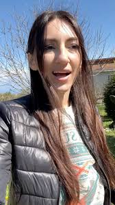 Indecisa sul nuovo look...meglio LISCIA o MOSSA? 🥰